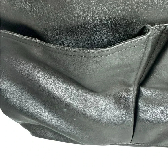 Relic black leather shoulder bag with two pockets on front - Picture 5 of 11